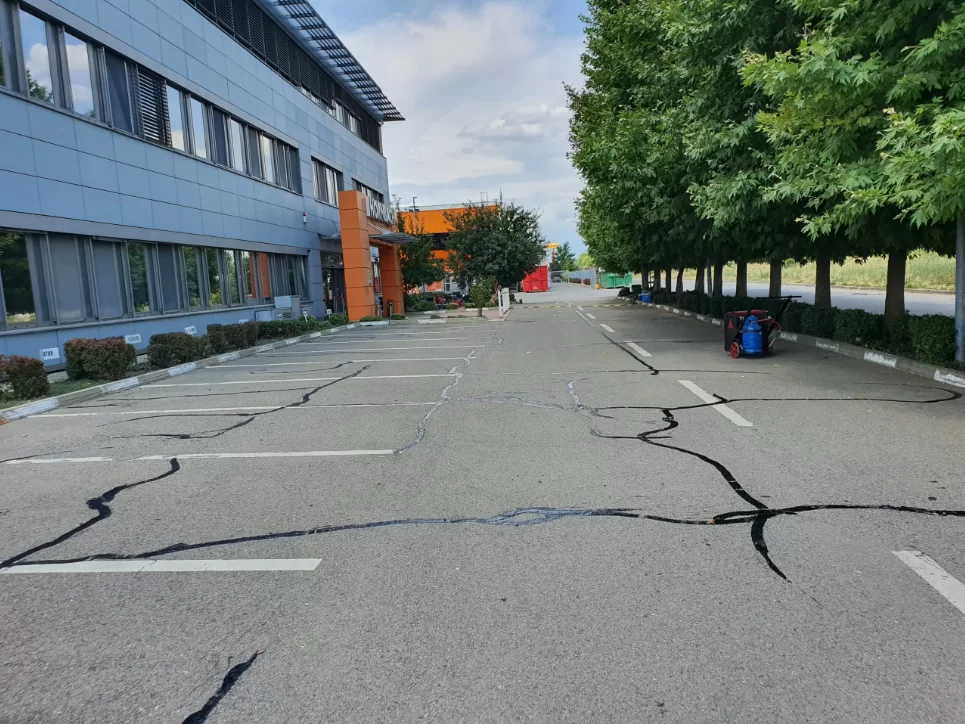 poza 5 Reparații Fisuri Asfalt