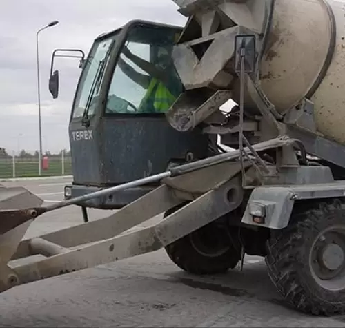 Închiriere Betoniera cu auto-incarcare, pe 4 roti 007